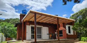 Το κτήριο όπου στεγάζεται  η παραθεριστική κατοικία +1 φωτογραφίες