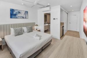 Postel nebo postele na pokoji v ubytování Lowanna Beach Resort Kawana + 20 fotografií