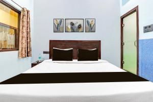 Hotel O Prakash Residency客房内的一张或多张床位