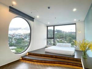 Katil atau katil-katil dalam bilik di Sky View Memory Inn