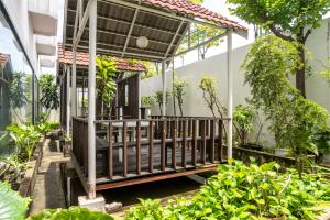 En have udenfor PEONY Rustic Apartment Sukhumvit, Nana BTS