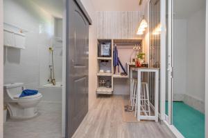 Ένα μπάνιο στο Best Time Pool Suites