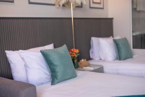 Ένα ή περισσότερα κρεβάτια σε δωμάτιο στο Best Time Pool Suites