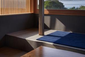 Una cama o camas en una habitación de GOTO island ROKGOUTEI五島列島福江島のモダンな一棟貸ヴィラ