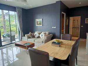 Гостиная зона в Klong Muang Beach Apartment