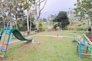 Dečja igraonica u objektu RedDoorz Resort at Tridaya Cisarua Puncak