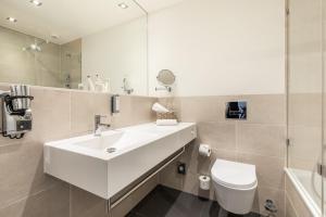Koupelna v ubytování Garner Hotel Berlin - Mitte by IHG + 37 fotografií