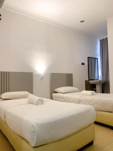 Postel nebo postele na pokoji v ubytování One Stop Hotel Ipoh
