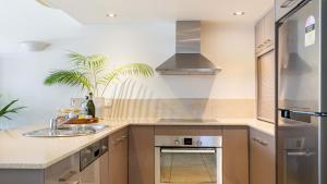 Dapur atau dapur kecil di Villa 6 Templemoon, Port Douglas - with private pool +16 gambar