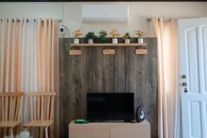 Televisyen dan/atau pusat hiburan di Perfect Homes for Family