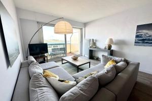 Sjónvarps- og/eða afþreyingartæki á T3 Duplex Vue mer 180 sur le port de Lomener