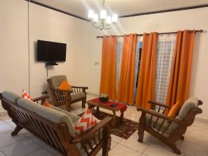 TV a/nebo společenská místnost v ubytování Leo Selfcatering
