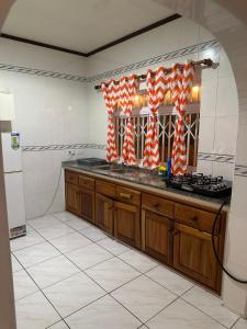 Kuchyň nebo kuchyňský kout v ubytování Leo Selfcatering