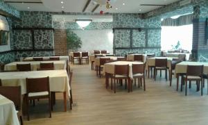 Velingrad Balneohotel 레스토랑 또는 맛집