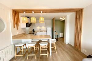 Kuchyňa alebo kuchynka v ubytovaní T3 Neuf Archi Cocooning Terrasse Face à la mer