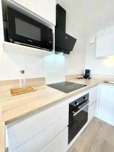 Kuchyňa alebo kuchynka v ubytovaní T3 Neuf Archi Cocooning Terrasse Face à la mer