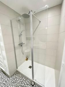 Lovely T1 d architecte de standing Vue mer 360的一间浴室