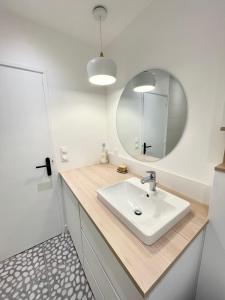 Lovely T1 d architecte de standing Vue mer 360的一间浴室