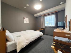 Postel nebo postele na pokoji v ubytování Hotel Route-Inn Jouetsu