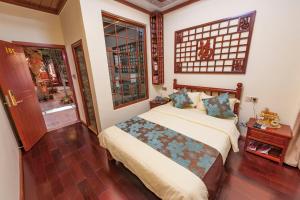 a bedroom with a bed in a room at Dali Classical Rosewood Boutique Inn in Dali Ancient Town