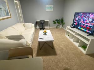 Μια τηλεόραση ή/και κέντρο ψυχαγωγίας στο Silver Spring 4beds 3bedroom