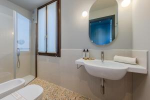 Koupelna v ubytování Ca' Mian Design Apartment + 25 fotografií