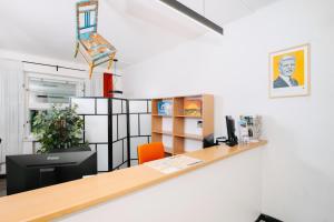 Benedikt City Center Hostel的厨房或小厨房