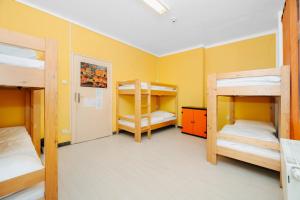Benedikt City Center Hostel客房内的一张或多张床位