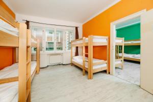 Benedikt City Center Hostel客房内的一张或多张床位