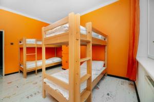 Benedikt City Center Hostel客房内的一张或多张床位