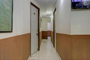 TV a/nebo společenská místnost v ubytování Hotel O Kanak palace
