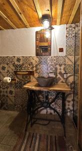 a bathroom with a sink and a mirror at Casa Fierarului in Şinteu +3 photos