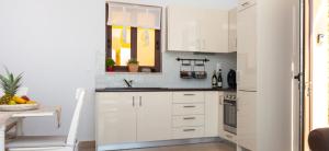 A kitchen or kitchenette at Wormwood - Morfi Village
