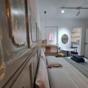 a living room with a bed and a table at Casuzza al Duomo con vista Valle dei Templi! in Agrigento