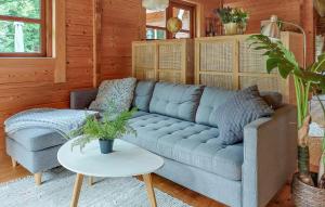 Area soggiorno di Lovely Home In Anderstorp With Wifi