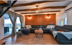 Χώρος καθιστικού στο Cozy Home In Kapela With Sauna +18 φωτογραφίες
