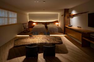 Χώρος καθιστικού στο 富士山リトリートMUKUten舎 富士宮 MtFuji Retreat MUKUtensha Fujinomiya natural wood retreat hotel