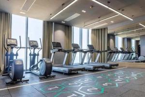 Panorama Beach Pearl Nha Trang Residences的健身中心和/或健身设施