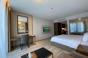 Panorama Beach Pearl Nha Trang Residences客房内的一张或多张床位