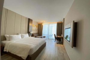 Panorama Beach Pearl Nha Trang Residences客房内的一张或多张床位