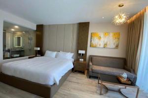 Panorama Beach Pearl Nha Trang Residences客房内的一张或多张床位