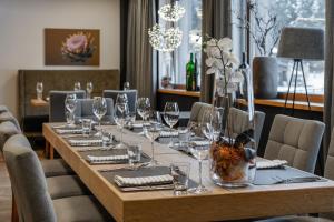 Restoran või mõni muu söögikoht majutusasutuses AlpenParks Hotel & Apartment Taxacher