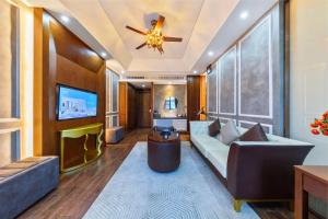 a living room with a couch and a ceiling fan at Sean Castle Resort Inn -Zhangjiajie Tianmenshan Cableway Branch-Free hotel to Tianmenshan cableway entrance service in Zhangjiajie