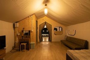 TV a/nebo společenská místnost v ubytování Seosan Godeunnam Glamping