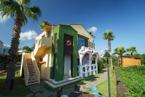 Taman di luar Lime Orange Vill