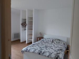 Gite gien客房内的一张或多张床位
