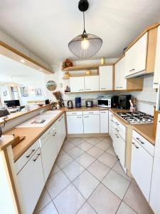 Zdjęcie z galerii obiektu Maison de vacances tout confort 500m des plages w mieście Locmariaquer