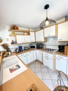 Zdjęcie z galerii obiektu Maison de vacances tout confort 500m des plages w mieście Locmariaquer