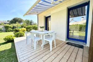 Zdjęcie z galerii obiektu Maison de vacances tout confort 500m des plages w mieście Locmariaquer