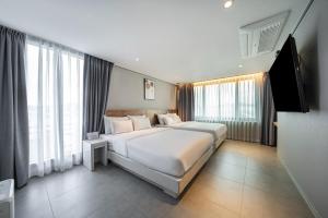 Postel nebo postele na pokoji v ubytování Andong Case Hotel